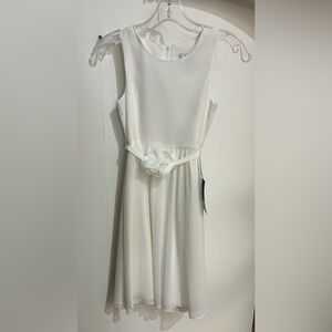 Elegant White Sleeveless Dress